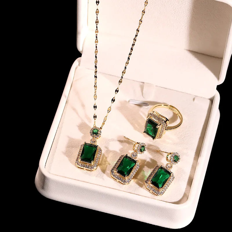 Luxury Emerald Color Earring