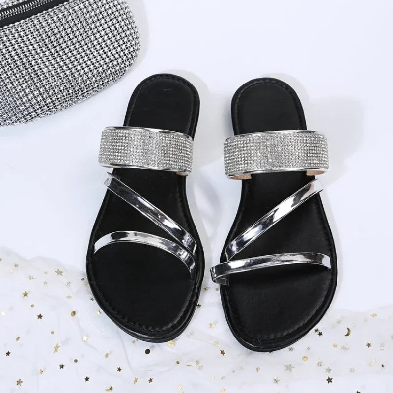 2024 Summer New Women's Fashion Gold Silver Patent Leather Flat Heel Sandals Bling Rhinestone Narrow Band Beach Casual Slippers